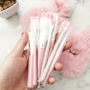 Makeup - SALE! NEW - LOT OF 7 HELLOW KITTY MAKEUP BRUSHES Makeup - SALE! NEW - LOT OF 7 HELLOW KITTY MAKEUP BRUSHES